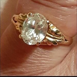 14K ring solid yellow Gold oval White topaz Ring size 9  classic look